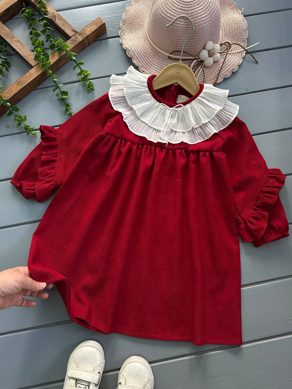 پیراهن یقه پلیسه